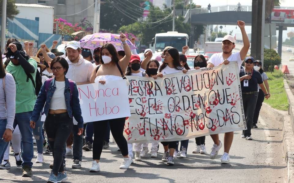 Paristas de la UAQ marchan en silencio contra la represión  - Diario de Querétaro | Noticias Locales, Policiacas, de México, Querétaro y el Mundo