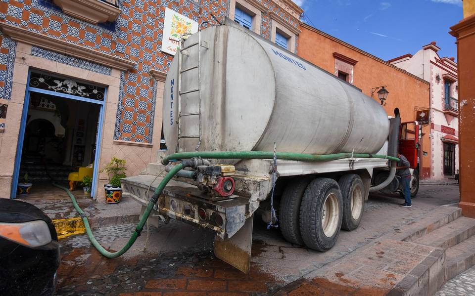 Con pipas de agua, apoya Municipio de Querétaro a familias afectadas por  irregularidad en el servicio - Municipio de Querétaro