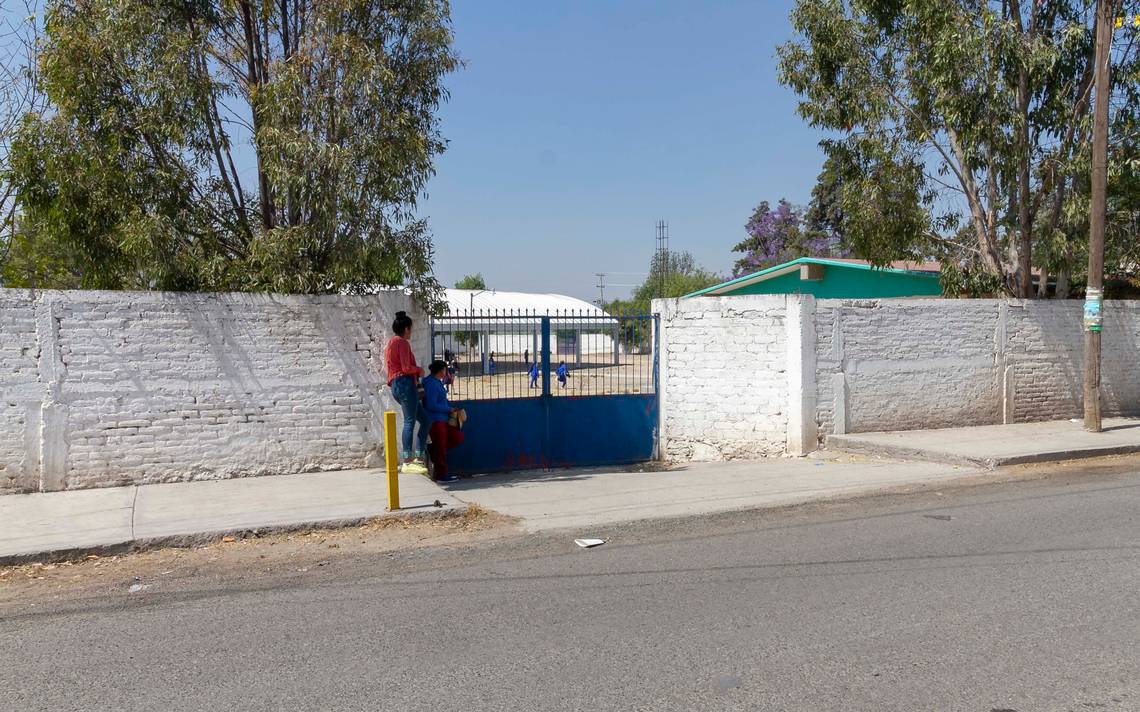 Concretan demanda de fosa séptica en escuela - La Tarde