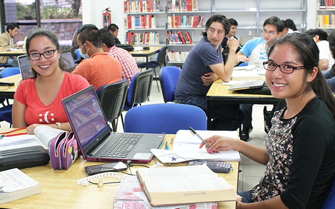 Estudiantes de la UAQ regresan a clases - Diario de ...