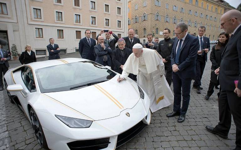 Lamborghini regalado al Papa Francisco será subastado - Diario de Querétaro  | Noticias Locales, Policiacas, de México, Querétaro y el Mundo